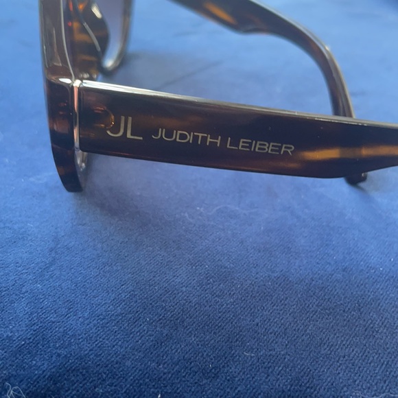 Judith Leiber “Fushia” sunglasses - Picture 3 of 4
